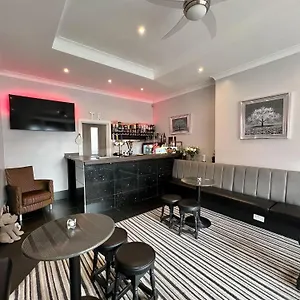 tudor-rose-hotel.hotelsin-chester.com/