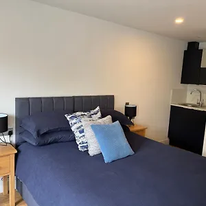 Apartment Haven, Winford